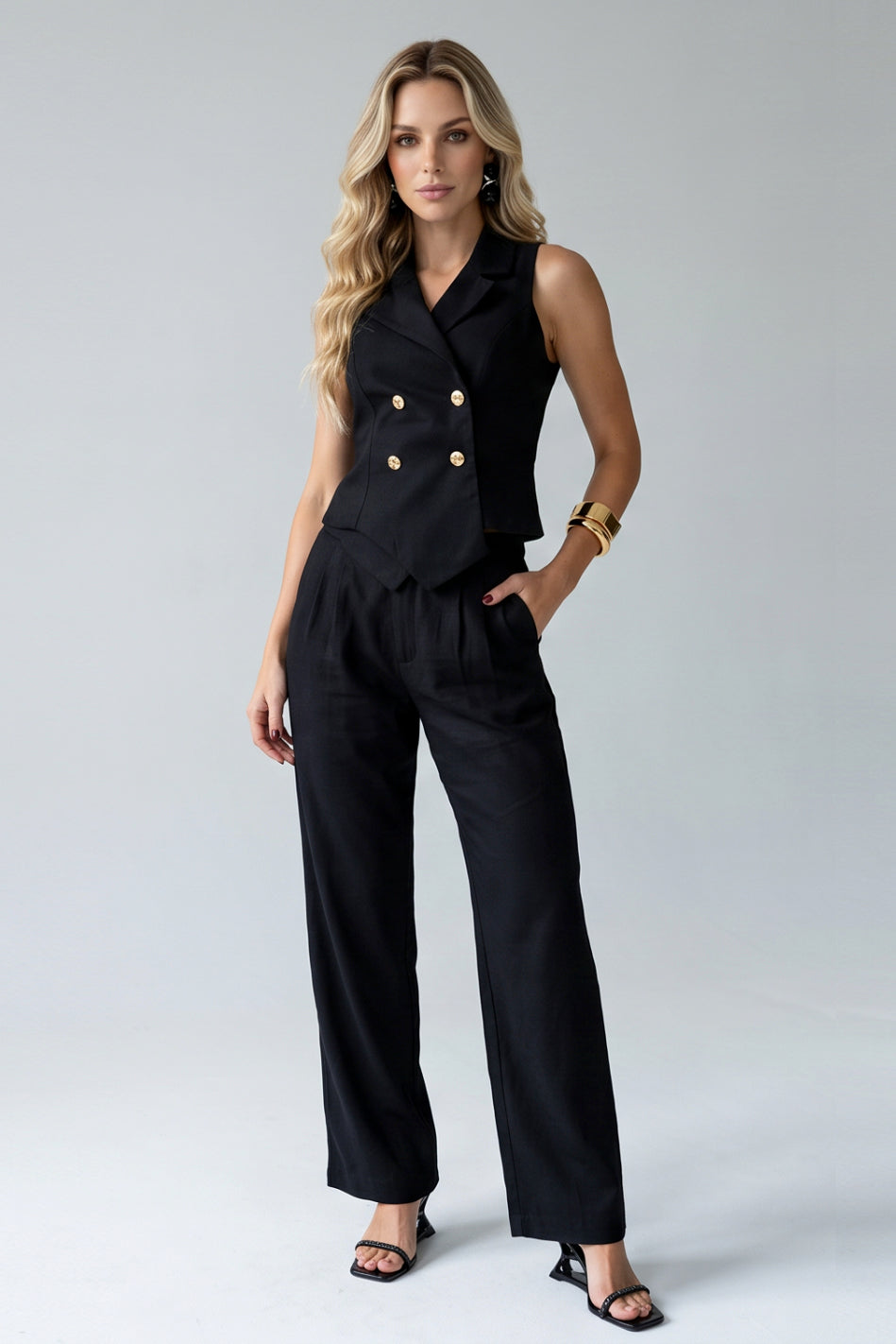 COR: PRETO 0002 [colmeia-image:eb4db776-da49-4125-a765-3a6991b9086a]