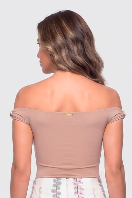 Carregar imagem 5 na visualização da galeria. Blusa Ombro A Ombro Com Detalhe Dourado