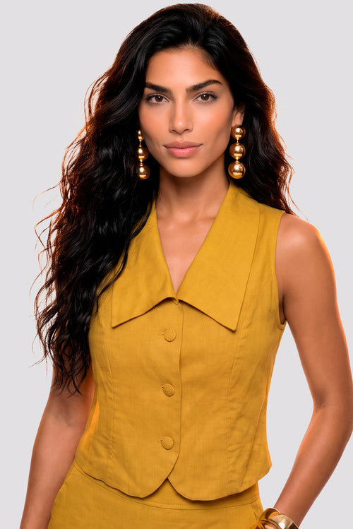 Carregar imagem 4 na visualização da galeria. Blusa Colete Com Maxi Gola E Abotoamento
