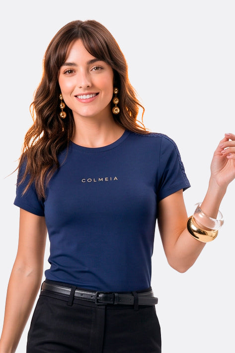 Carregar imagem 1 na visualização da galeria. Blusa Com Aplicacao No Ombro